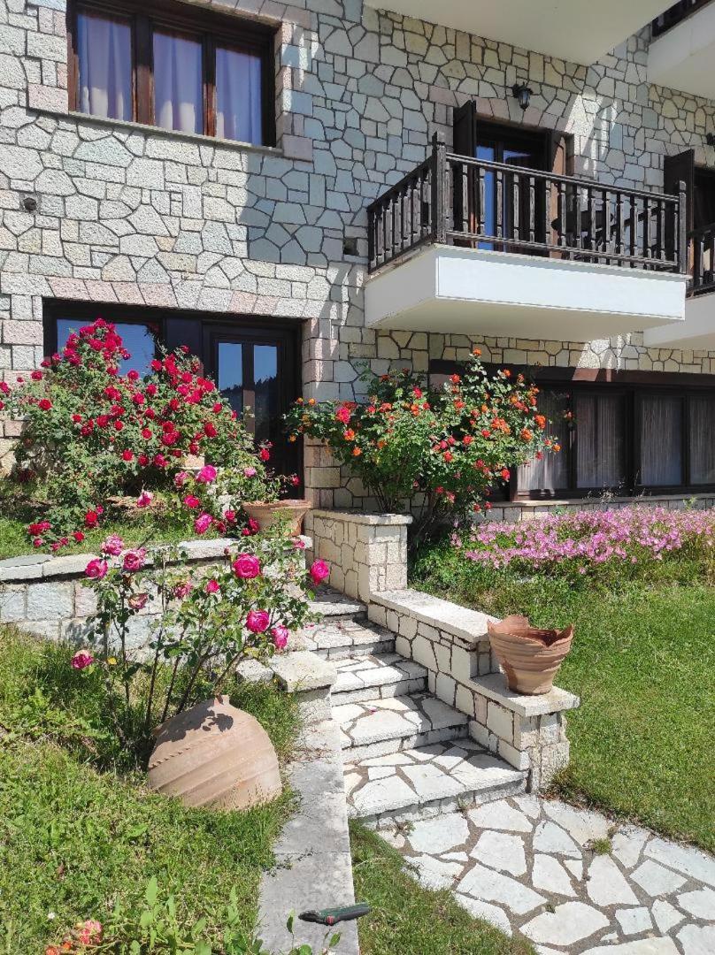 Ξενοδοχείο Μαγκιωση Neraïdochóri Exteriör bild